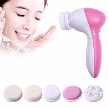 Bien mouillé le visage avant l'utilisation du brosse électrique